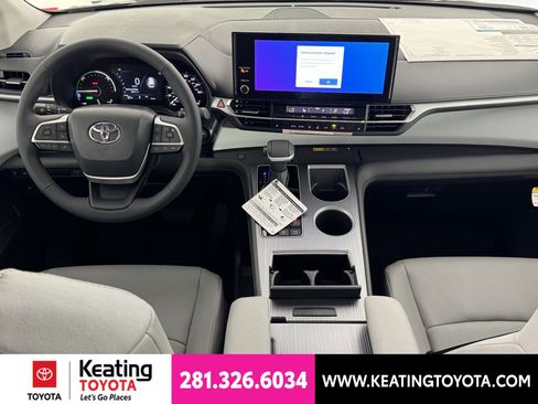 New 2026 Toyota Sienna XLE FWD image 7