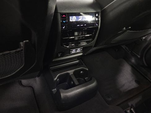 Used 2024 Jeep Grand Cherokee L Limited w/ Luxury Tech Group II image 29