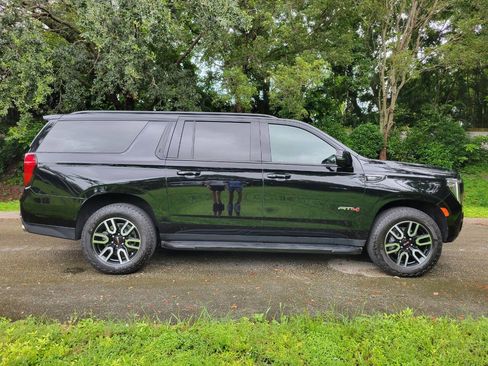 Used 2023 GMC Yukon XL AT4 AWD/4WD image 8