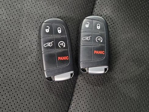 Used 2022 Jeep Grand Cherokee Laredo X AWD/4WD image 32