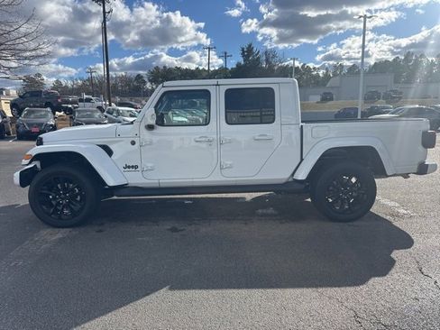 Used 2023 Jeep Gladiator Overland image 6