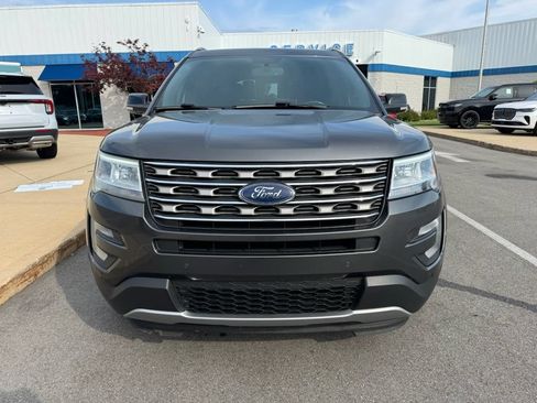 Used 2017 Ford Explorer XLT w/ Equipment Group 202A FWD image 2