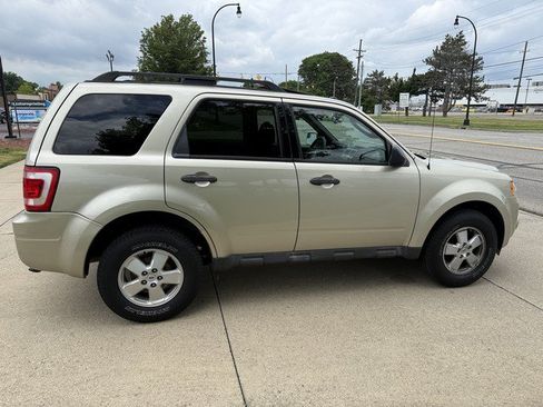 Used 2011 Ford Escape XLT w/ 202A Rapid Spec Order Code AWD/4WD image 4