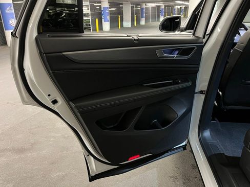 Used 2025 Volkswagen Atlas Cross Sport SE w/ Black Wheel Package image 20