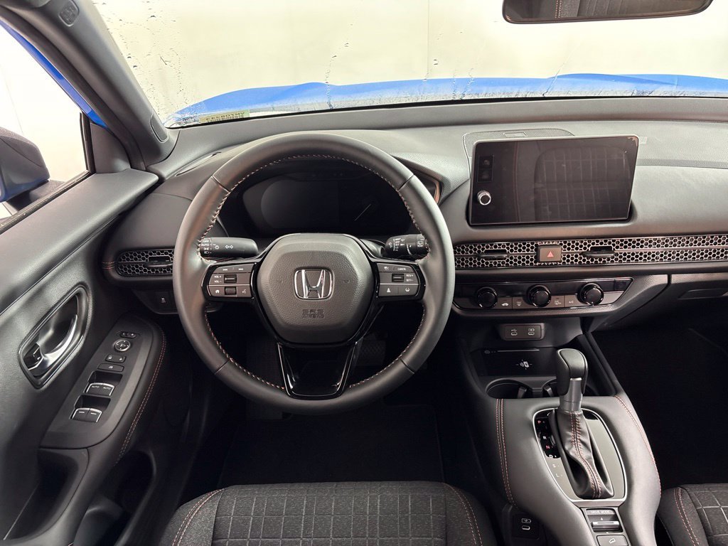 Used 2027 Honda HR-V Sport image 2