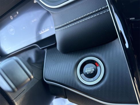 Used 2025 Jeep Grand Cherokee Altitude image 17