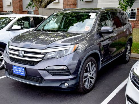 Used 2018 Honda Pilot Touring image 1