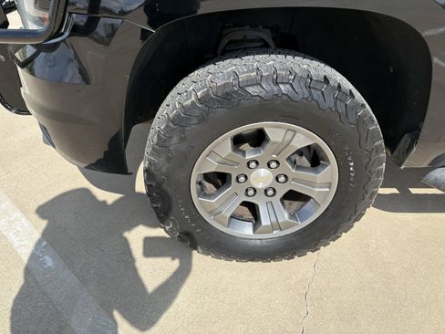 Used 2020 Chevrolet Suburban LT image 10