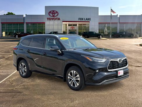 Used 2022 Toyota Highlander XLE AWD/4WD image 7