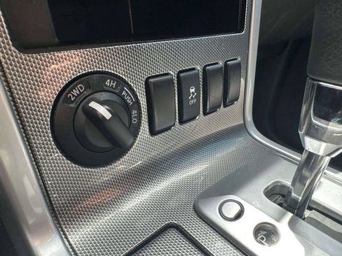 Used 2012 Nissan Pathfinder SV AWD/4WD image 30