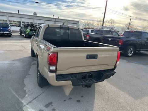 Used 2019 Toyota Tacoma TRD Sport image 17