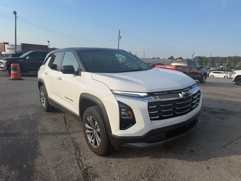 Used 2025 Chevrolet Equinox LT w/ Safety and Technology Package FWD image 2