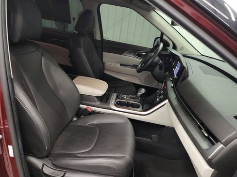 Used 2023 Kia Carnival LX FWD image 36