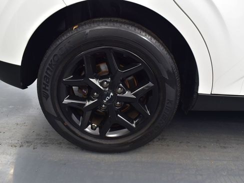 Used 2023 Kia Soul LX w/ LX Technology Package image 8