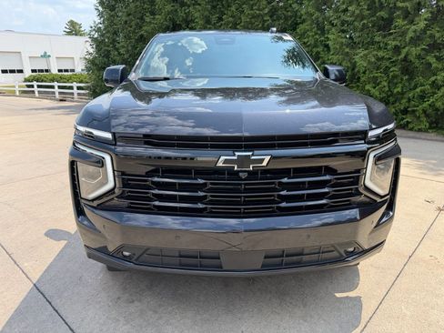 Used 2025 Chevrolet Suburban RST w/ RST Capability Package AWD/4WD image 6