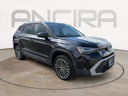 Used 2025 Volkswagen Taos SE image 4