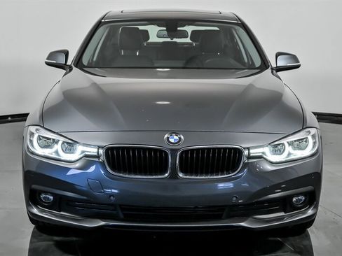 Used 2018 BMW 320i xDrive Sedan image 4