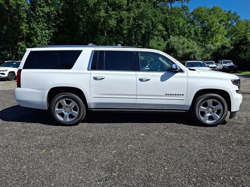 Used 2019 Chevrolet Suburban Premier AWD/4WD image 7