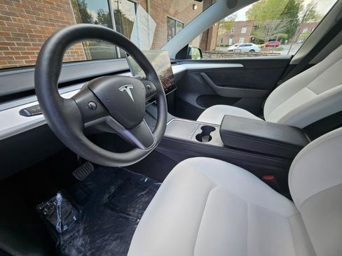 Used 2023 Tesla Model Y Long Range image 38