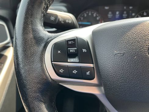 Used 2021 Ford Explorer XLT w/ Equipment Group 202A AWD/4WD image 17