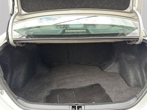 Used 2017 Toyota Corolla LE w/ Carpet Mat Package (TMS) FWD image 26