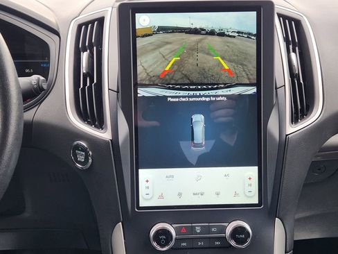 Used 2024 Ford Edge SEL image 18