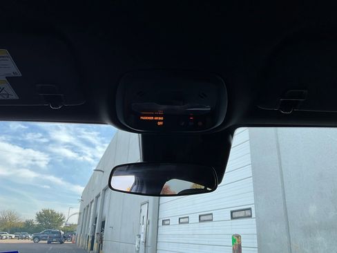 Used 2025 Buick Envista Sport Touring image 14