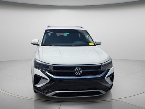 Used 2022 Volkswagen Taos SE FWD image 3