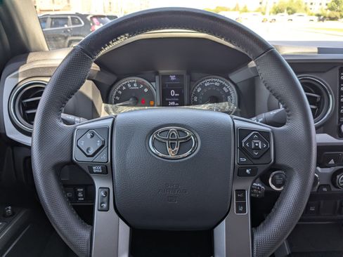 Used 2020 Toyota Tacoma TRD Off-Road AWD/4WD image 15