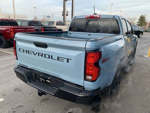 Used 2025 Chevrolet Colorado Z71 w/ Technology Package AWD/4WD image 5
