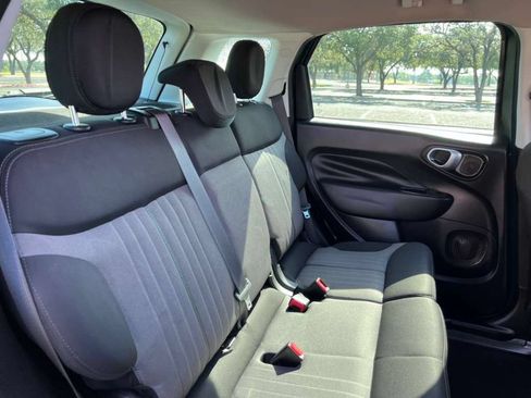Used 2015 FIAT 500L Trekking FWD image 40