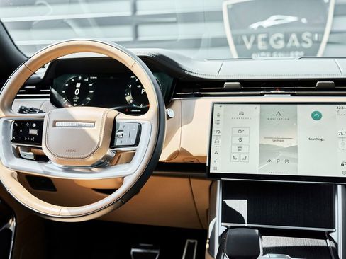 Used 2024 Land Rover Range Rover Long Wheelbase SE image 56