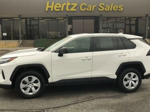 Used 2025 Toyota RAV4 LE AWD/4WD image 5