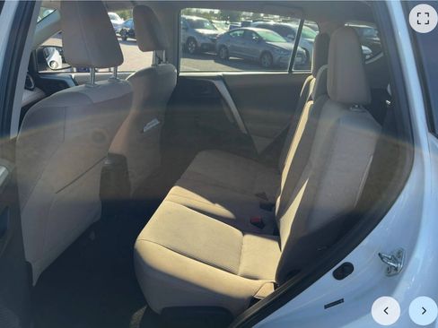 Used 2013 Toyota RAV4 LE FWD image 9