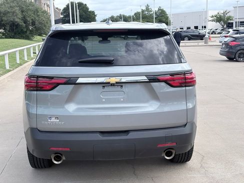 Used 2023 Chevrolet Traverse LS FWD image 5