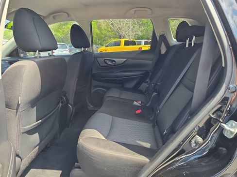 Used 2019 Nissan Rogue SV w/ Premium Package image 13