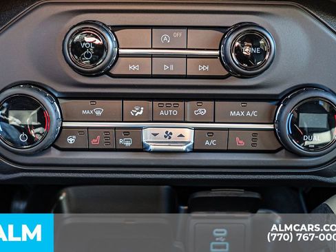 Used 2025 Ford Bronco Badlands image 39