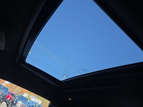 Used 2016 Dodge Challenger SRT w/ Technology Group image 30