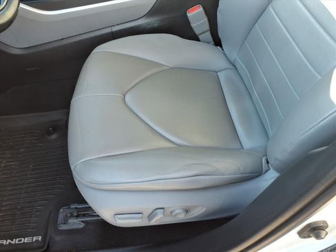 Used 2020 Toyota Highlander XLE image 24