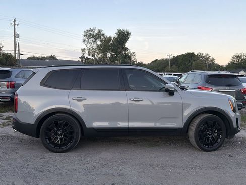 Certified 2022 Kia Telluride EX w/ EX Premium Package AWD/4WD image 3