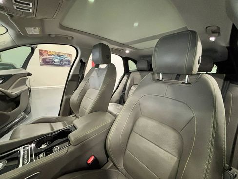 Used 2017 Jaguar F-PACE R-Sport image 11