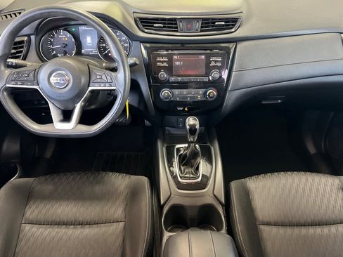 Used 2017 Nissan Rogue S FWD image 4