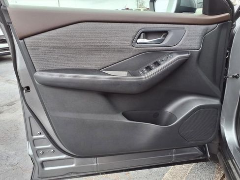 Used 2021 Nissan Rogue SV image 18