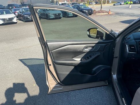 Certified 2024 Nissan Rogue SV image 11