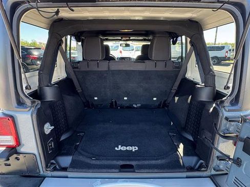 Used 2015 Jeep Wrangler Unlimited Sahara image 37