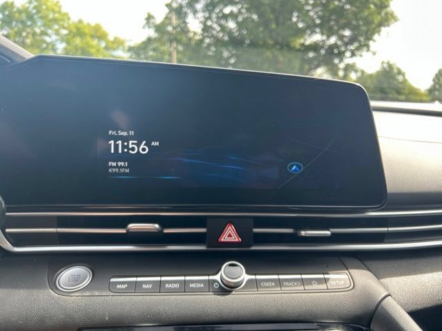 Used 2022 Hyundai Elantra Limited FWD image 22
