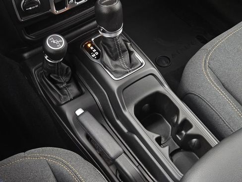 New 2025 Jeep Gladiator Sport image 19