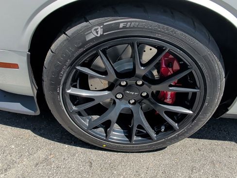 Used 2015 Dodge Challenger SRT Hellcat RWD image 9