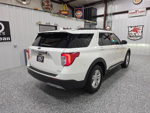 Used 2020 Ford Explorer XLT w/ Equipment Group 202A RWD image 5