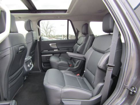 Used 2025 Ford Expedition Platinum AWD/4WD image 24